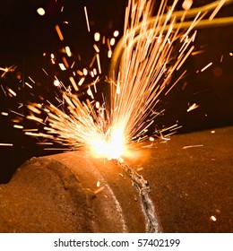 Gas cutting of the metal