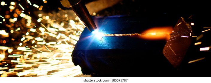 Gas Cutting Of Steel With Acetylene And Oxygen. Kind Of A Oxy-fuel Process.