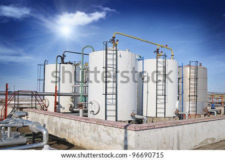 Gas storage and pipeline