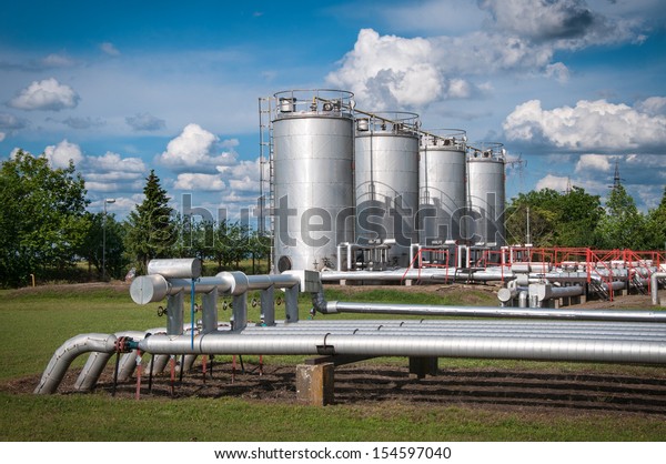Gas storage and\
pipeline