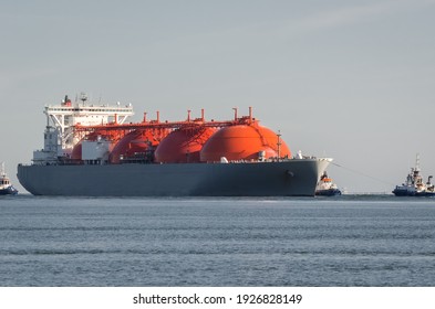 GAS TANKER - Ship at sea secured by tugs