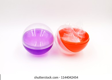 Gashapon, Toy In A Ball