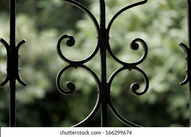 Gate with curly irons