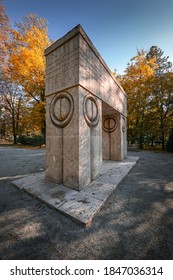 The Gate of the Kiss (Poarta sarutului) sculpture made by Constantin Brancusi in Targu Jiu, Romania - amazing autumn wide angle view
