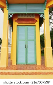 Gate with two side pillars