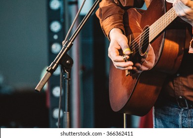 GATESHEAD, ENGLAND - JANUARY 22 2015: Norrie McCulloch Performs Live On The Indoor Stage At Sage Gateshead's Summertyne Americana Festival 2015