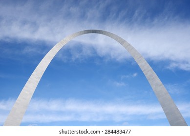 Gateway Arch In Saint Louis With Blue Sky