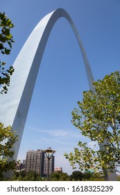 The Gateway Arch In St. Louis Missouri, USA. Iconic 630 Ft Tall, Built In The 1960's Honors Explorations Of Lewis And Clark And America's Westward Expansion.