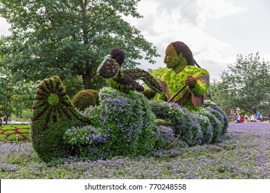 GATINEAU, CANADA – AUGUST 27, 2017: A Sculpture Of A First Nations Person Rowing A Canoe At The MOSAICANADA 150 Exhibition Celebrating The 150 Anniversary Of Canada.