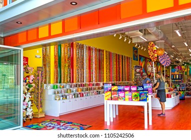 Gatlinburg,TN, USA – May 14, 2018: A Young Tourist Couple Enjoying The Sweet Candy Shop On The Gatlinburg Strip.