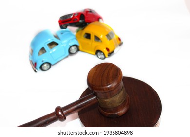 Gavel of the judge. you have two cars. auto insurance. damage to property. Police, road traffic accident.
14,03,2021
kocaeli-turkey
