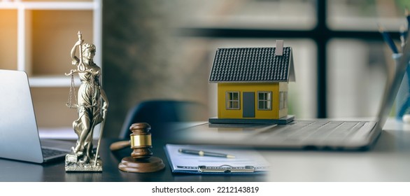 Gavel Law, Judge. It Represents Justice. Real Estate Auction In There Are Experts To Help You Make Investment-worthy Decisions. House With Hammer Foreclosure, Sale, Auction, Business, Purchase