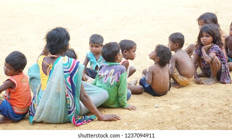 Gaya, India, Sep 5, 2018,poor Children Of Gaya. City Sitting Along The Side Of Temple For Begging. 