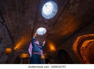 Gaziantep Turkey
October 2022
 Gaziantep' COOKER KASTELİ
Old Man Giving Speech With Hands Up