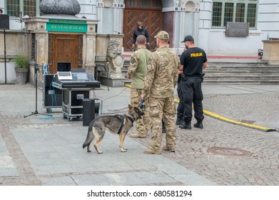 Gdansk, Poland - July 18, 2017: Polish Police With Dog Near Artus Court Before Arrival Of Royal Couple (Duchess Kate And Prince William).