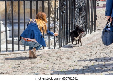 Gdansk, Poland - July 18, 2017: Women Try Catch Dog Next To Neptune's Fountain In Old Town Of Gdansk Before Arrival Of Royal Couple (Duchess Kate And Prince William).