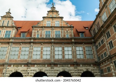 Gdansk,Poland,August,19,2021,The Front Facade Of A Tenement House In The Old Town Of Gdansk