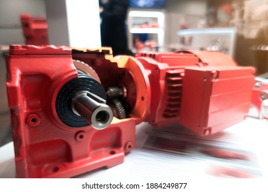Gear motors. Flat two and three-stage.