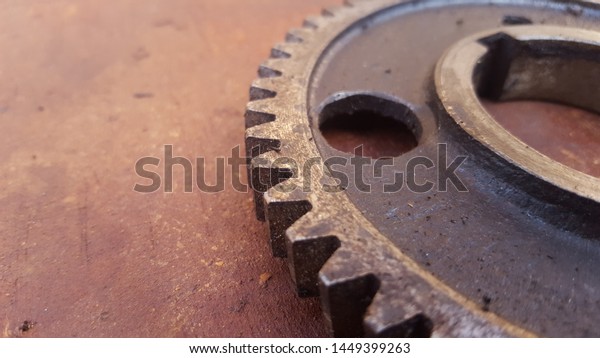 Gear rotary parts, the main driving\
component on the engine in the machine\
block