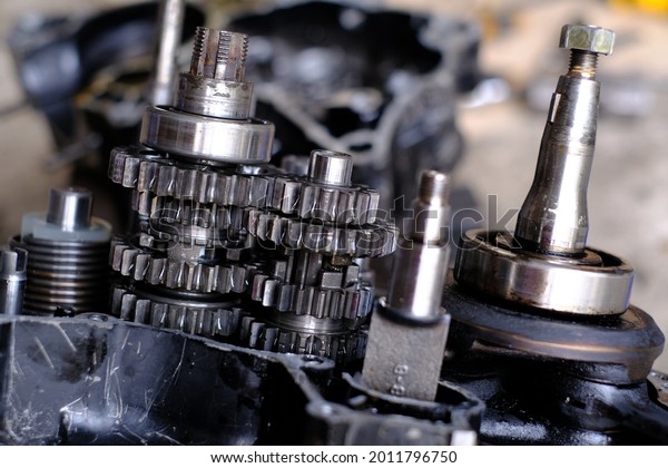 The gear system in the motorcycle engine is\
waiting for the mechanic to\
repair.