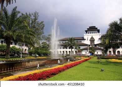 Ge-dung Sate In Bandung