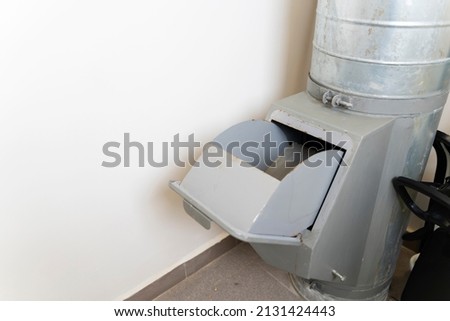 general house garbage chute in an apartment building, the problem of general house garbage chutes in houses.