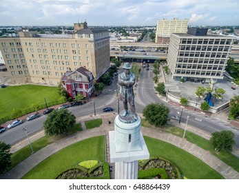 General Lee Looking Over New Orleans At Lee Circle 