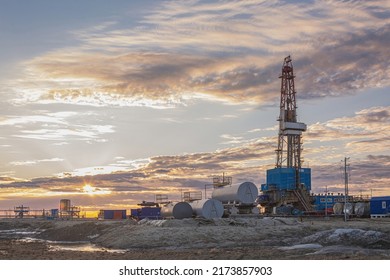 General View Of A Drilling Rig For Drilling Wells At An Oil And Gas Field In The Arctic Region. Drilling Equipment And Technical Infrastructure. Beautiful Sky