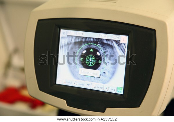 A generic eye scanner\
machine