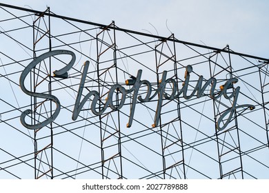 Generic Shopping Sign In Vintage Retro Style Text, On Top Of A Strip Mall In The United States - Yakima, WA - July 5, 2021