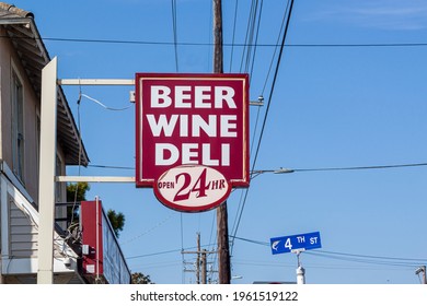 A Generic Signpost In Front Of A Convenience Store At A Touristic Town. It Says Open 24 Hours For Beer, Wine And Deli. These Small Shops Are Popular Among People Partying Late At Night And Carving.