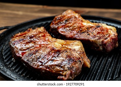 Generous pieces of grilled steak with fat. Beef and noble meat, served in traditional Brazilian steakhouses.
