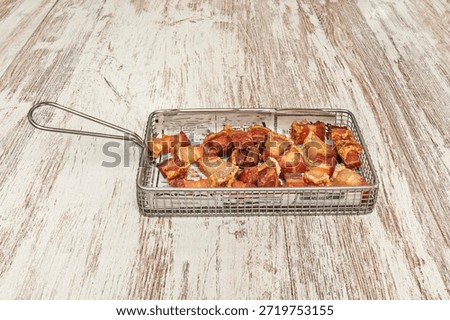 A generous portion of crispy pork belly accompanied by a glass of red wine from the Ribera del Duero region, the classic combination in taverns