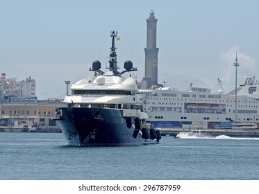 Genoa, Italy - June 10, 2015: Steven Spielberg Yacht, The Seven Seas, Get To The Port Of Genoa. In The Background The Lighthouse Of The City, The Symbol Of Genoa. 