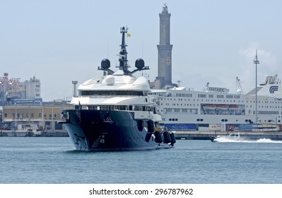 Genoa, Italy - June 10, 2015: Steven Spielberg Yacht, The Seven Seas, Get To The Port Of Genoa. In The Background The Lighthouse Of The City, The Symbol Of Genoa. 