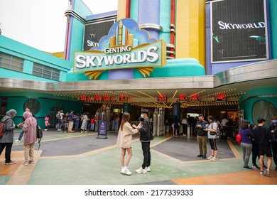 Genting Highlands, Malaysia - Mei 28, 2022.
View of The Genting skyworld outdoor theme park. Genting Skyworlds is a Southeast Asia's most most visited outdoor theme park by Resorts World Genting.