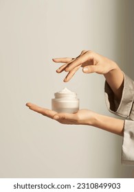 Gently dip your fingers in the skin care face cream cream and hold it