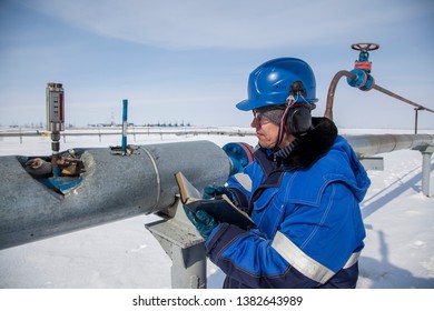 A Geologist Of Gas Wells Conducts Gas-dynamic Studies Of The Well, Measuring Temperature And Operating Pressure