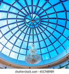 Geometrical ceiling, limpid round ceiling.