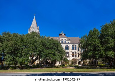 Georgetown, Texas, USA - November 3, 2020: The Hugh Roy And Lillie Cullen Building, Administration Building Of Southwestern University