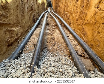 Geothermal heat pump piping array