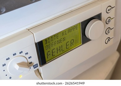 German error message on the control unit of a condensing gas boiler (translation: please open flap - error)