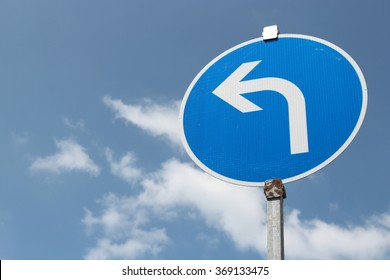 German Road Sign: Turn Left