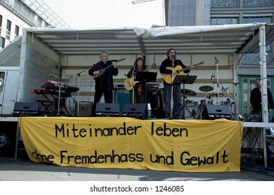 Germans protest singers Joana & friends