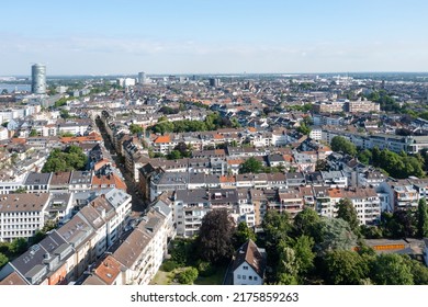 Königsallee And Kö-Bogen In Düsseldorf, Germany