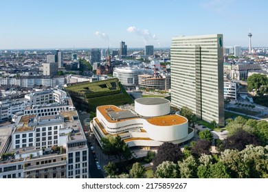 Königsallee And Kö-Bogen In Düsseldorf, Germany