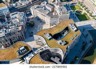 Königsallee And Kö-Bogen In Düsseldorf, Germany