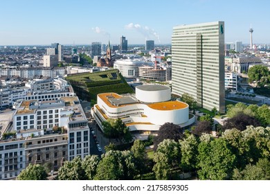 Königsallee And Kö-Bogen In Düsseldorf, Germany