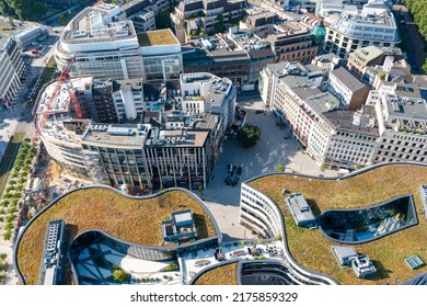 Königsallee And Kö-Bogen In Düsseldorf, Germany