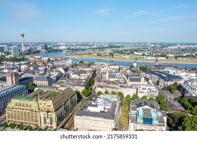 Königsallee And Kö-Bogen In Düsseldorf, Germany